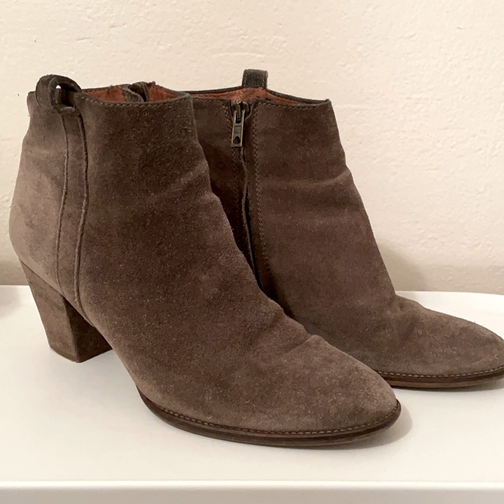 Madewell booties in brown suede size 7.5
